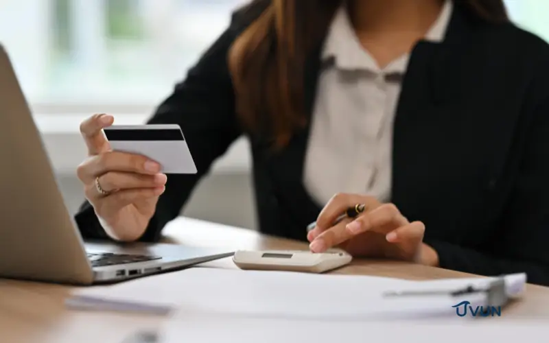 Paiement en plusieurs fois avec une carte bancaire.